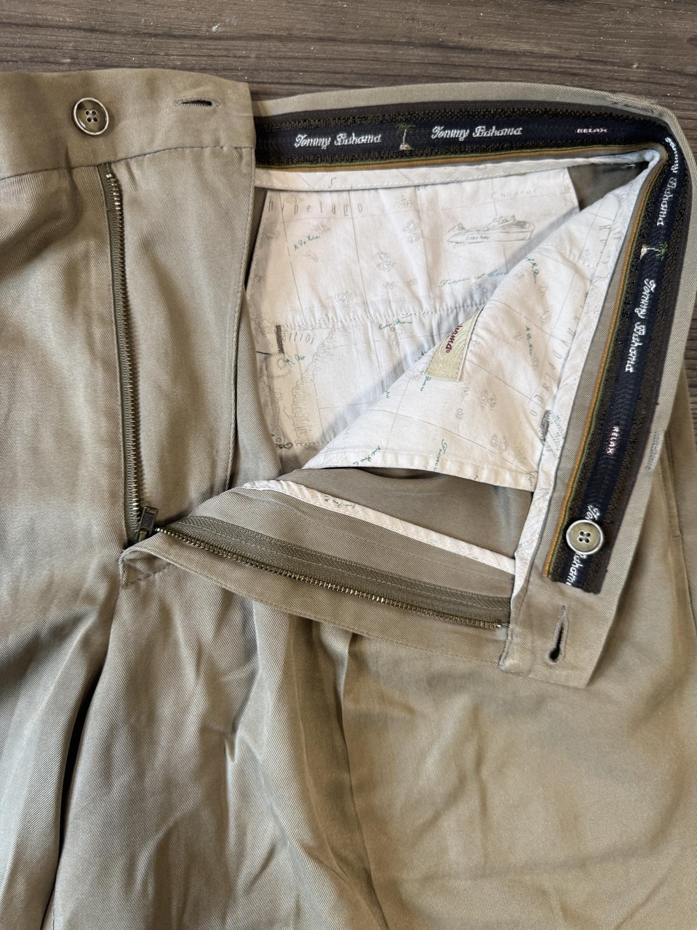 Tommy Bahama Shorts Mens 36 Beige 100% Silk Pleated Chino Casual Summer - Picture 6 of 7